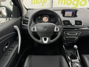 RENAULT MEGANE BOSE