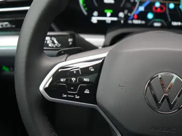 VW Touareg V6 eHybrid Elegance PANO LUFT AHK MATRIX