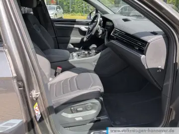 VW Touareg R 3.0 eHybrid 4Motion AHK IQ.LIGHT Leder