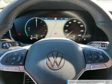 VW Touareg R 3.0 eHybrid 4Motion AHK IQ.LIGHT Leder