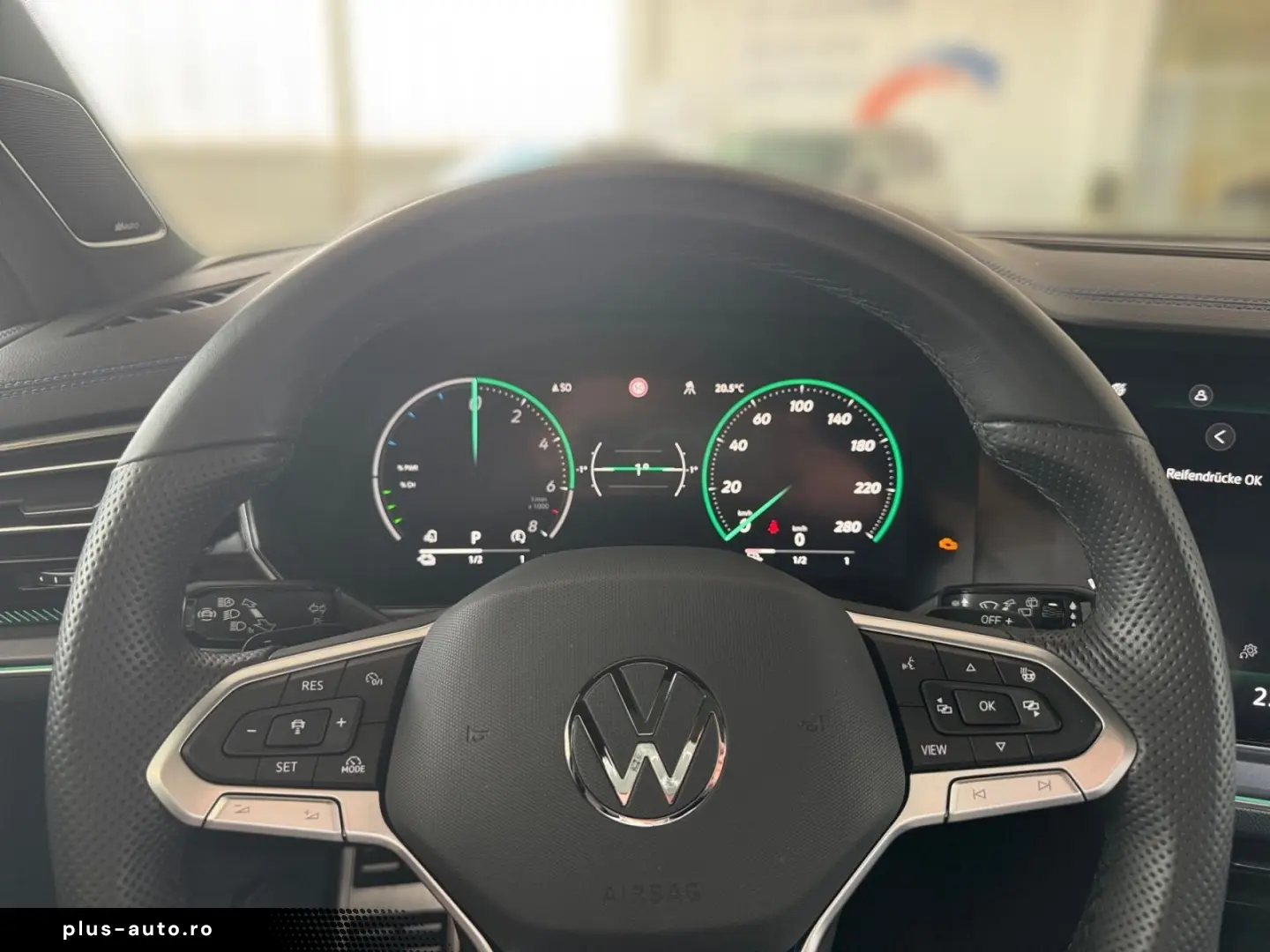 VW Touareg R 3.0TSI eHybrid  LUFT HUD DYNAUDIO