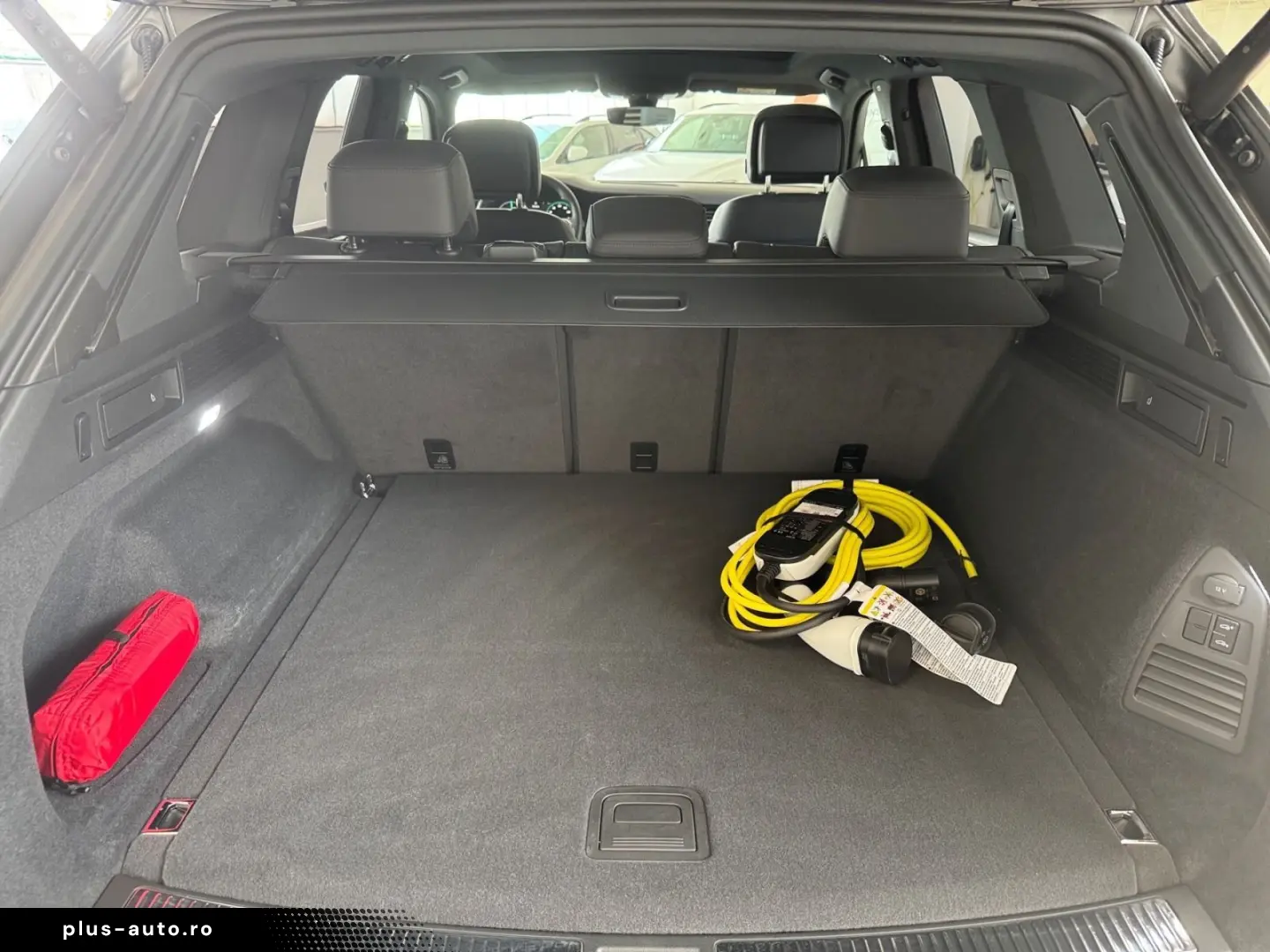 VW Touareg R 3.0TSI eHybrid  LUFT HUD DYNAUDIO