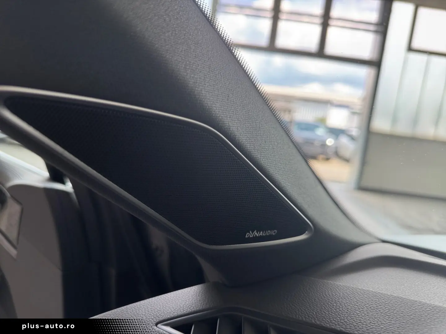 VW Touareg R 3.0TSI eHybrid  LUFT HUD DYNAUDIO