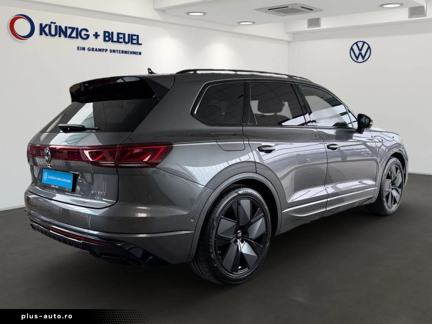 VW Touareg R 3.0TSI eHybrid  KAMERA DYNAUDIO