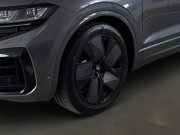 VW Touareg R 3.0TSI eHybrid  KAMERA DYNAUDIO