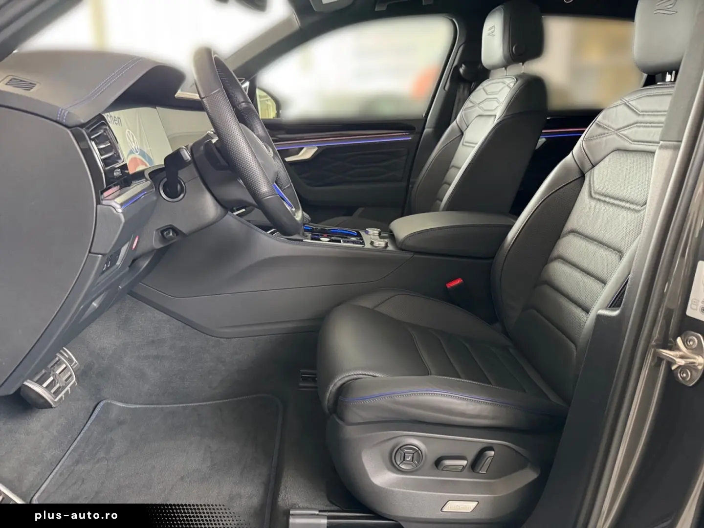 VW Touareg R 3.0TSI eHybrid  KAMERA DYNAUDIO
