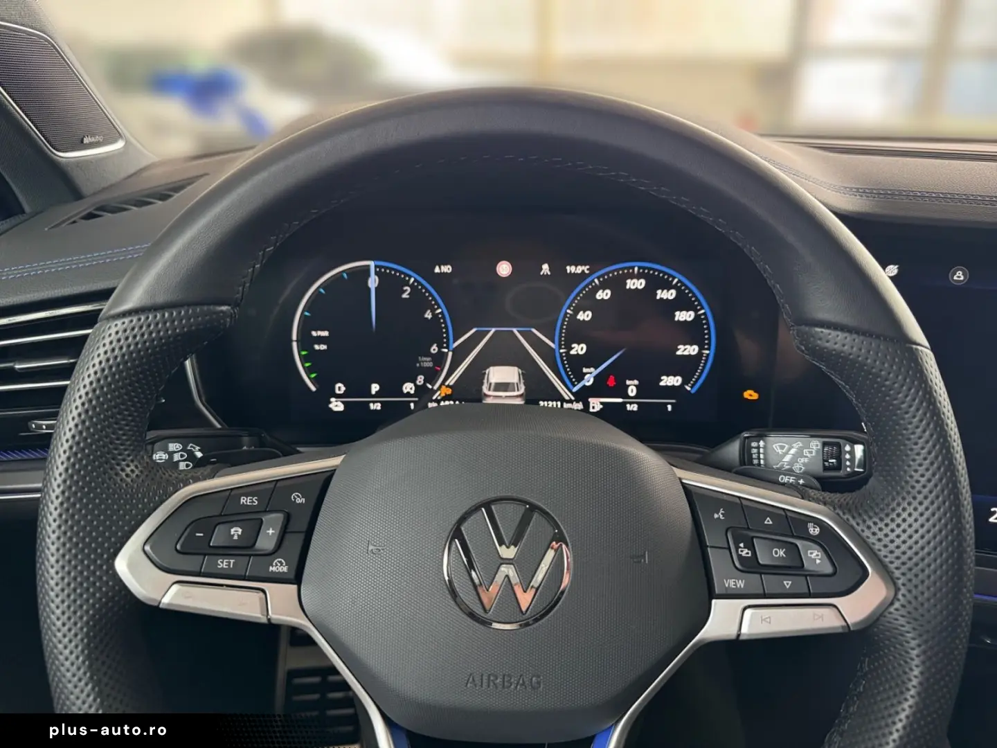 VW Touareg R 3.0TSI eHybrid  KAMERA DYNAUDIO
