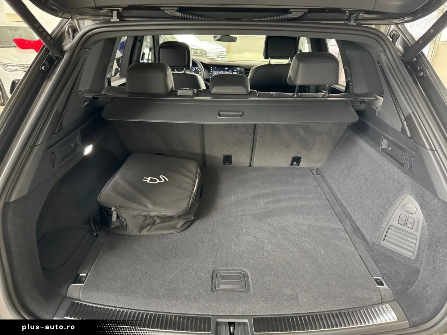 VW Touareg R 3.0TSI eHybrid  KAMERA DYNAUDIO