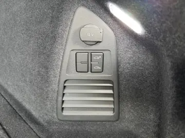 VW Touareg R 3.0TSI eHybrid  KAMERA DYNAUDIO