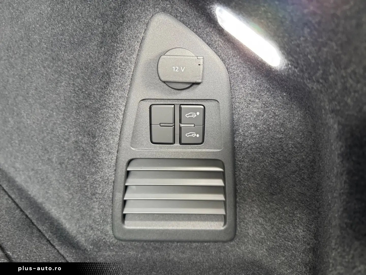 VW Touareg R 3.0TSI eHybrid  KAMERA DYNAUDIO