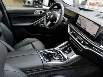 BMW X6 xDrive40d Indiv. M Sport   PanoSkyLo.   B W