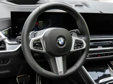 BMW X6 xDrive40d Indiv. M Sport   PanoSkyLo.   B W
