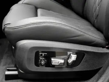 BMW X6 xDrive40d Indiv. M Sport   PanoSkyLo.   B W