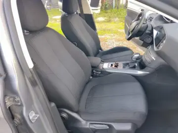 Peugeot 308 2.0HDi 150CP automat - 2 ani garantie
