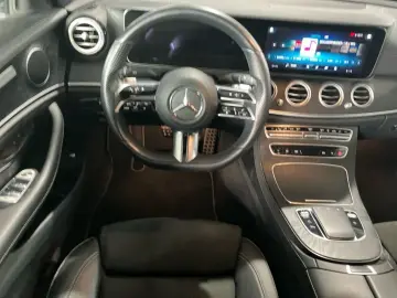 MERCEDES-BENZ E 300 de AMG-Line