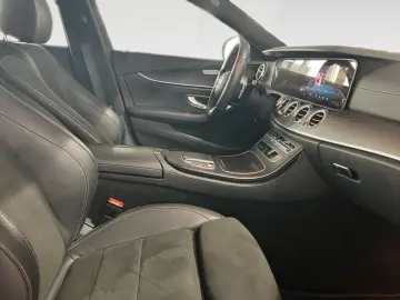 MERCEDES-BENZ E 300 de AMG-Line