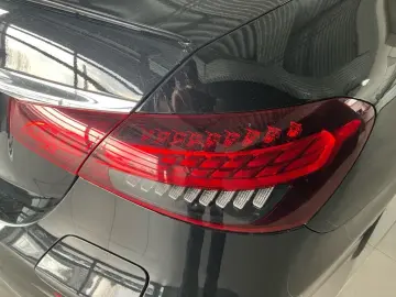 MERCEDES-BENZ E 300 de AMG-Line