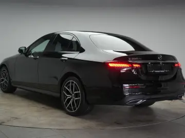 MERCEDES-BENZ E 300 de 9G-Tronic AMG