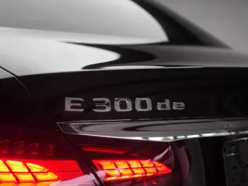 MERCEDES-BENZ E 300 de 9G-Tronic AMG