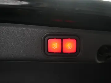 MERCEDES-BENZ E 300 de 9G-Tronic AMG
