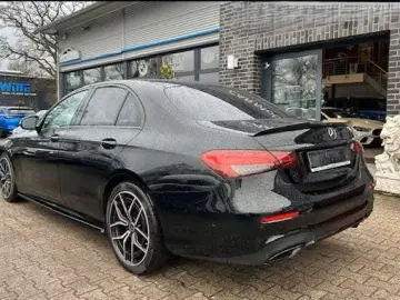MERCEDES-BENZ E 300 e AMG Line
