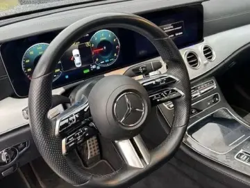 MERCEDES-BENZ E 300 e AMG Line