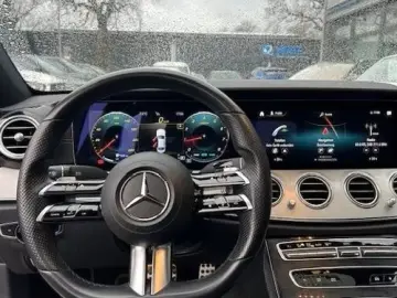 MERCEDES-BENZ E 300 e AMG Line
