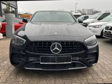 MERCEDES-BENZ E 300 e AMG Line
