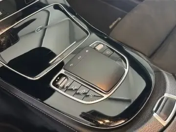 MERCEDES-BENZ E 300 e AMG Line