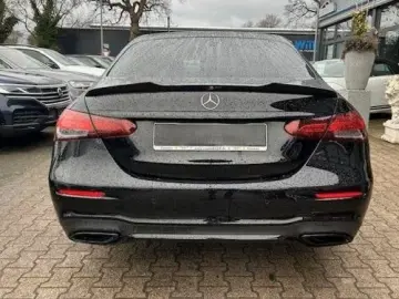 MERCEDES-BENZ E 300 e AMG Line