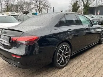 MERCEDES-BENZ E 300 e AMG Line