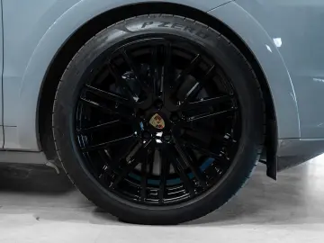 PORSCHE Cayenne Coupe Turbo E-Hybrid HD Matrix 360