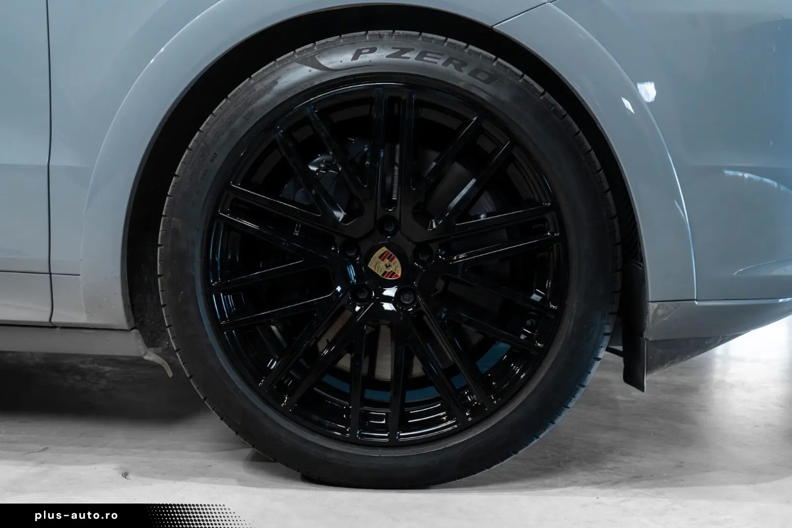PORSCHE Cayenne Coupe Turbo E-Hybrid HD Matrix 360