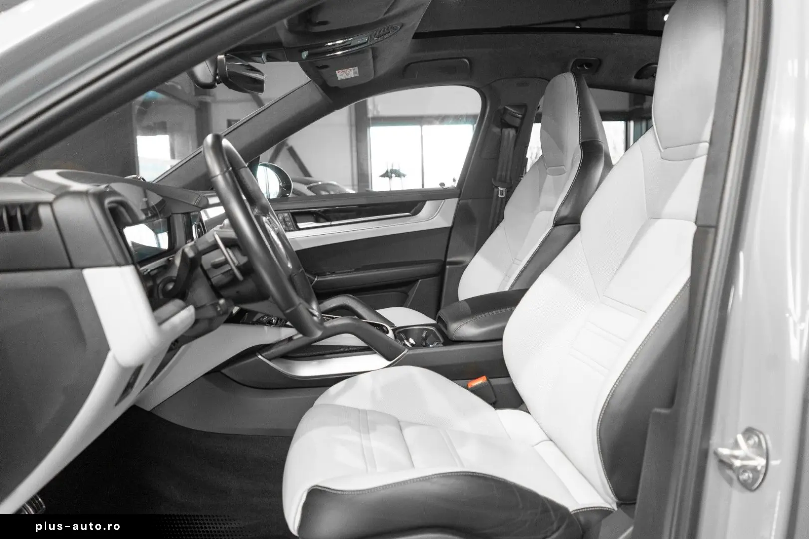 PORSCHE Cayenne Coupe Turbo E-Hybrid HD Matrix 360
