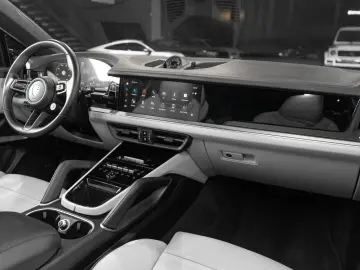 PORSCHE Cayenne Coupe Turbo E-Hybrid HD Matrix 360