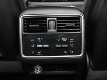 PORSCHE Cayenne Coupe Turbo E-Hybrid HD Matrix 360