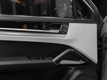 PORSCHE Cayenne Coupe Turbo E-Hybrid HD Matrix 360