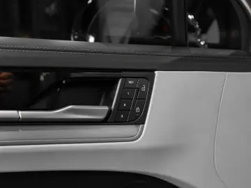 PORSCHE Cayenne Coupe Turbo E-Hybrid HD Matrix 360