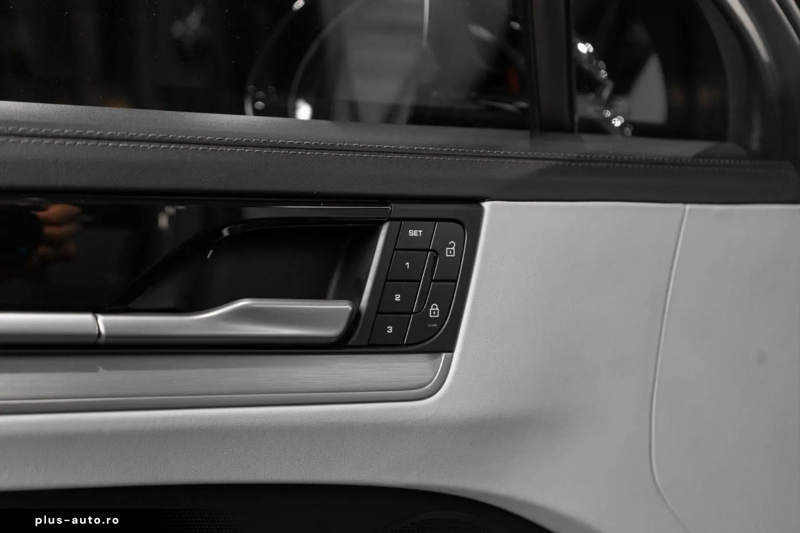 PORSCHE Cayenne Coupe Turbo E-Hybrid HD Matrix 360