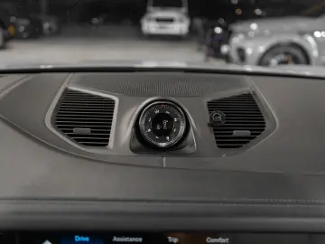 PORSCHE Cayenne Coupe Turbo E-Hybrid HD Matrix 360
