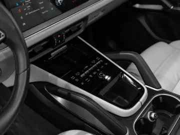 PORSCHE Cayenne Coupe Turbo E-Hybrid HD Matrix 360