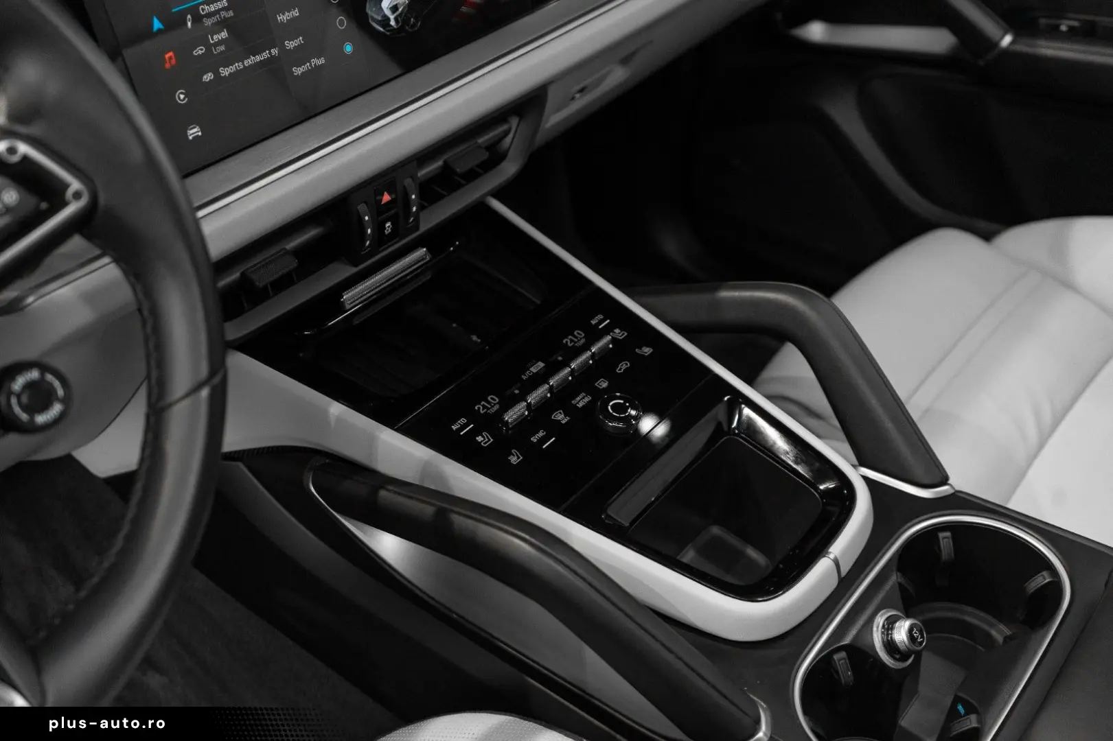 PORSCHE Cayenne Coupe Turbo E-Hybrid HD Matrix 360