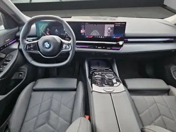 BMW 520i Lim. LED NAVI HUD ACC 360  MEMORY H K 18
