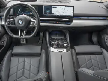 BMW 520d M-Sport 19Z AHK DrAs  HUD 360  adapLED