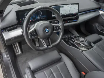 BMW 520d M-Sport 19Z AHK DrAs  HUD 360  adapLED