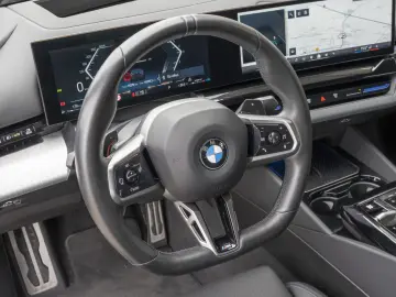 BMW 520d M-Sport 19Z AHK DrAs  HUD 360  adapLED