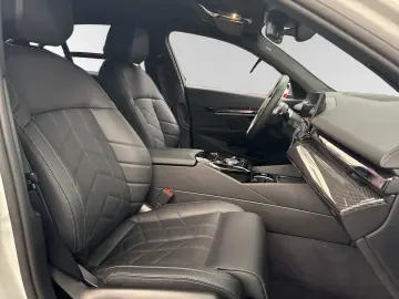 BMW 520d M Sport AHK Pano Autobahnass.