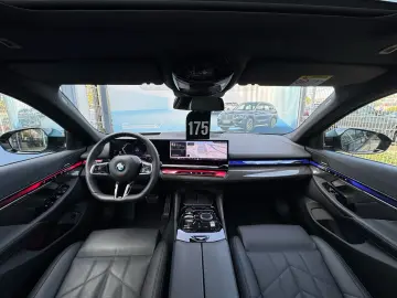 BMW 520d xDrive Limo M Sport PANO h&k DA  PA  St-Hzg