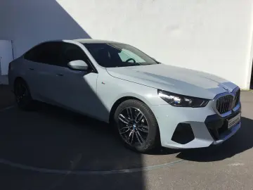 BMW 520d M SPORT PANO STANDHZ KAMERA ACC ESITZE