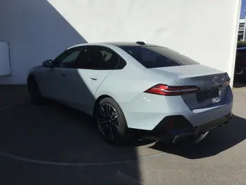 BMW 520d M SPORT PANO STANDHZ KAMERA ACC ESITZE
